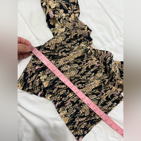 Free people shoulder off floral East To West Smocked Top size XS - Picture 6 of 9